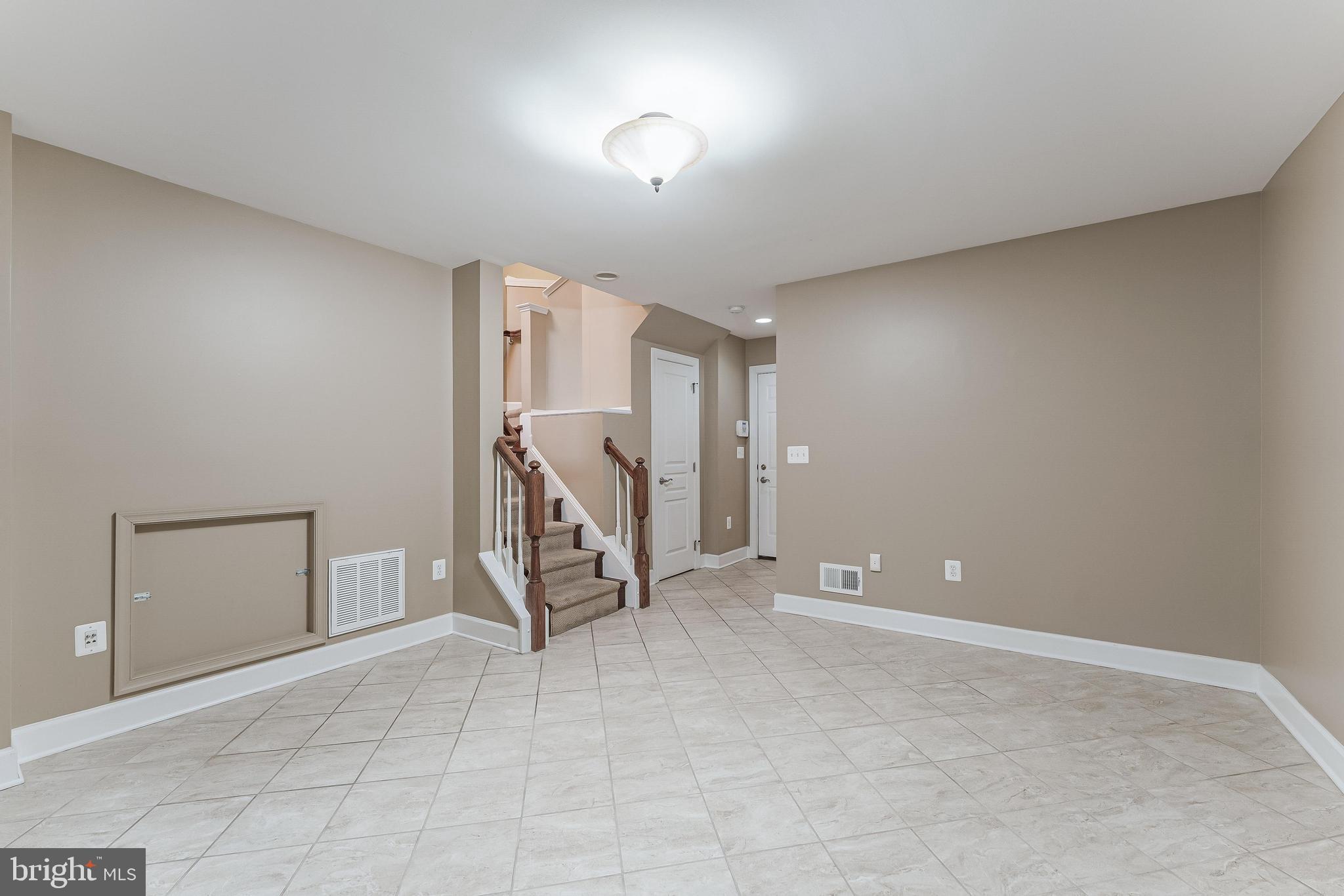 2654 S KENMORE COURT