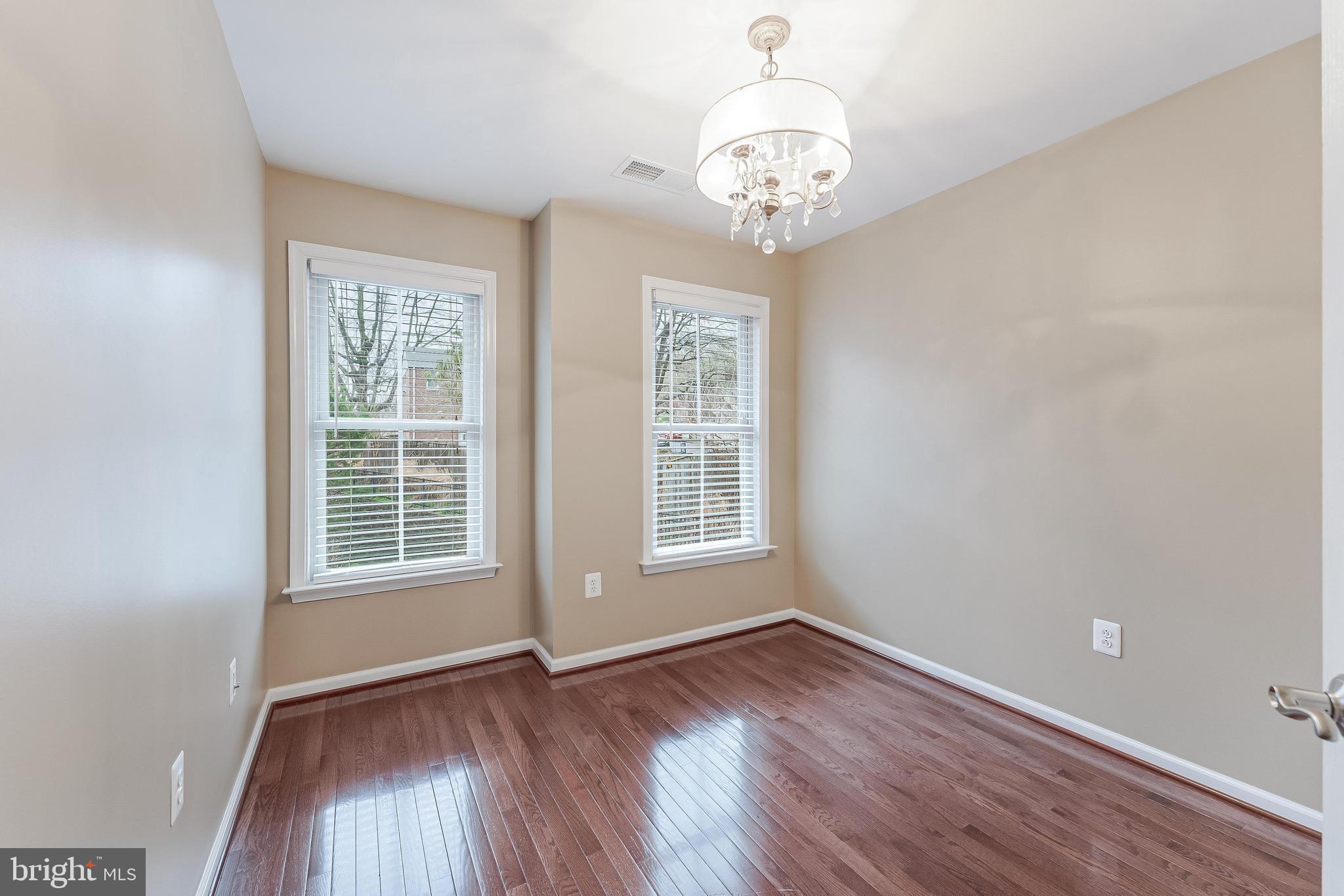 2654 S KENMORE COURT