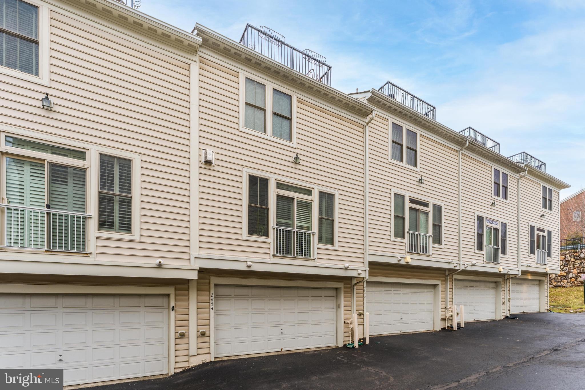 2654 S KENMORE COURT