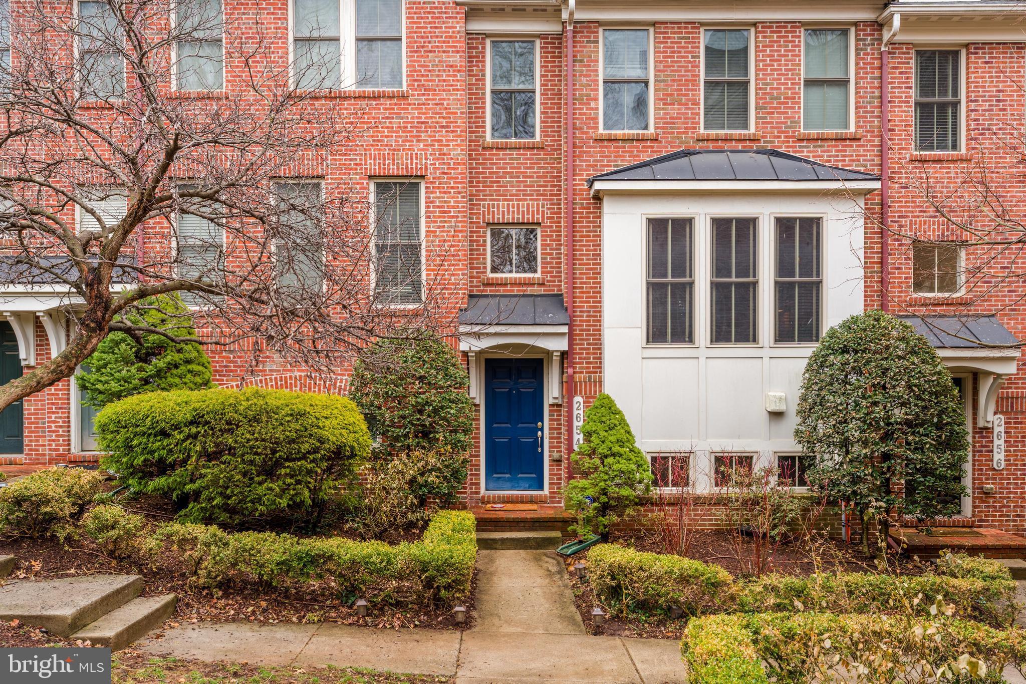 2654 S KENMORE COURT