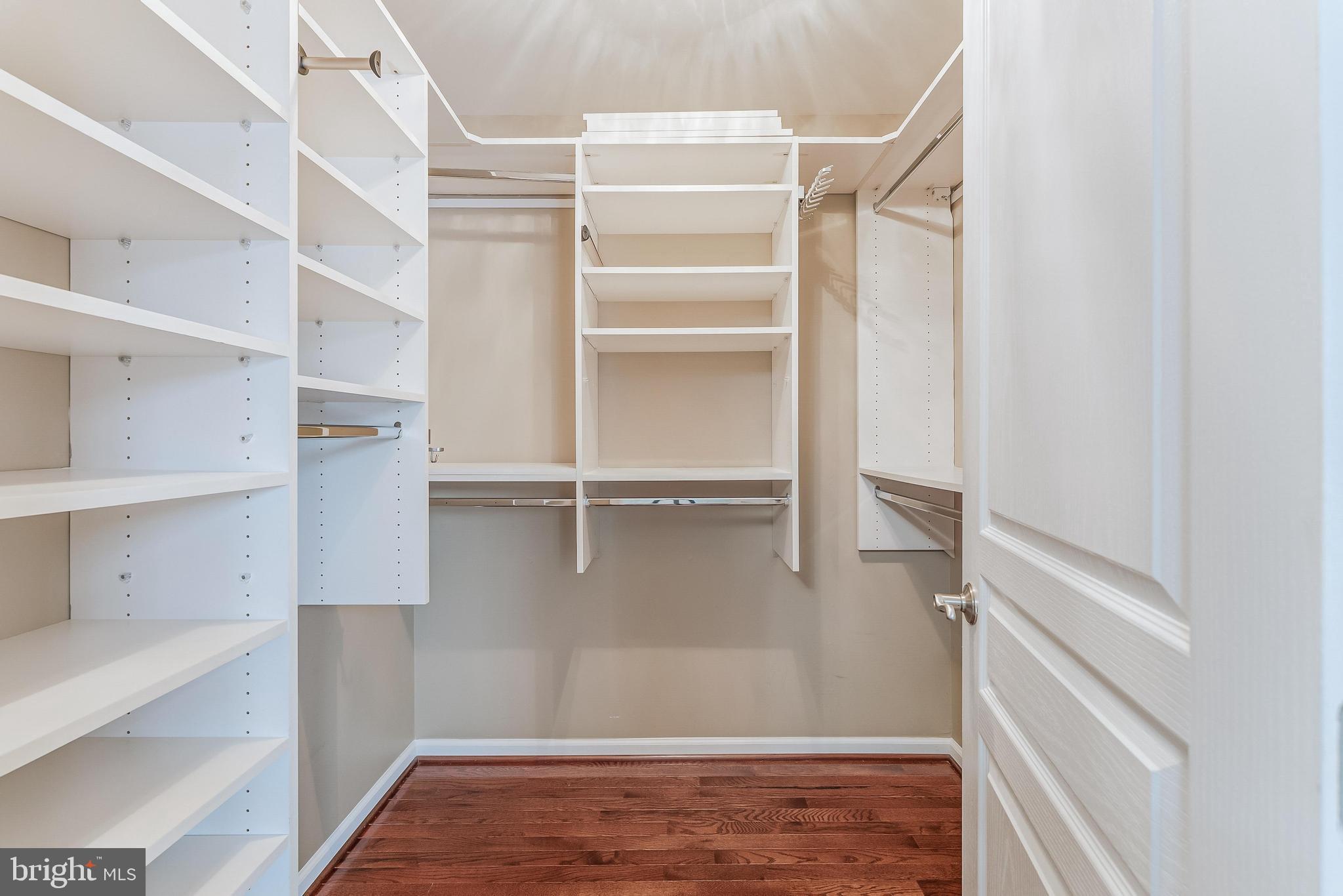 2654 S KENMORE COURT