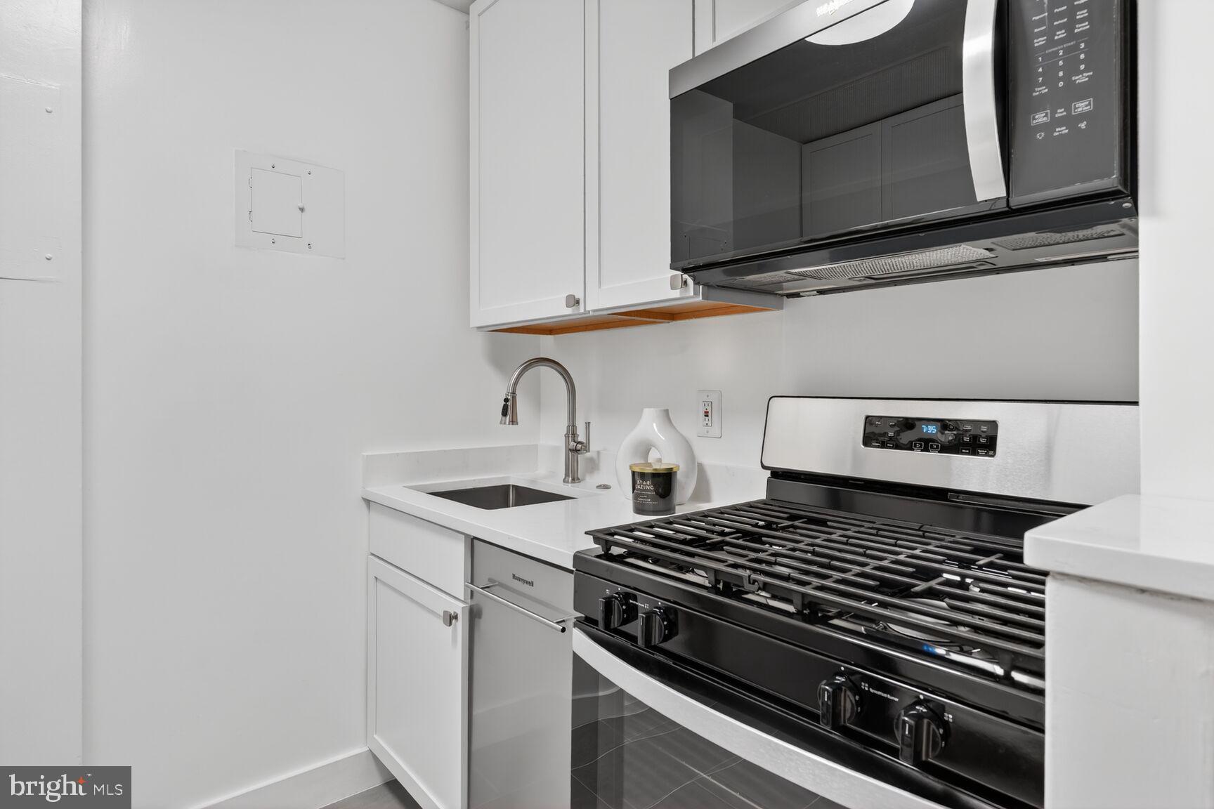 1121 ARLINGTON BOULEVARD 207