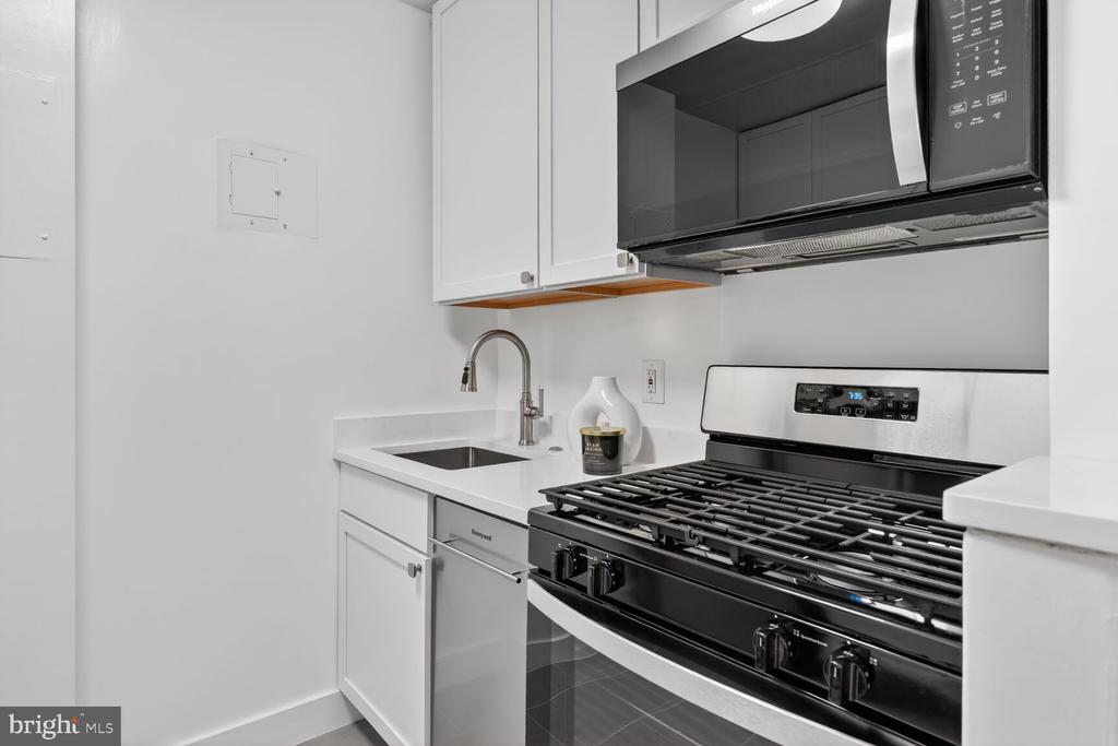 1121 ARLINGTON BOULEVARD 207