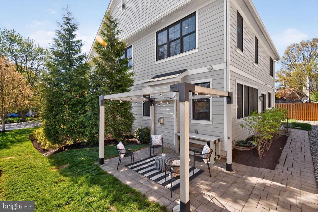 2421 N BUCHANAN STREET