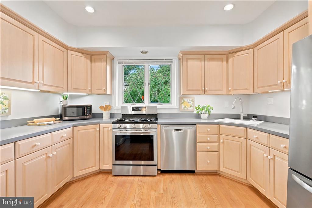 2800 S ARLINGTON RIDGE ROAD