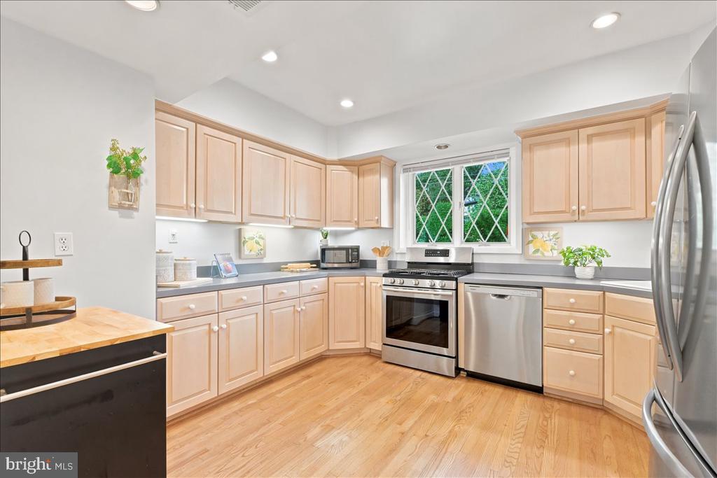 2800 S ARLINGTON RIDGE ROAD