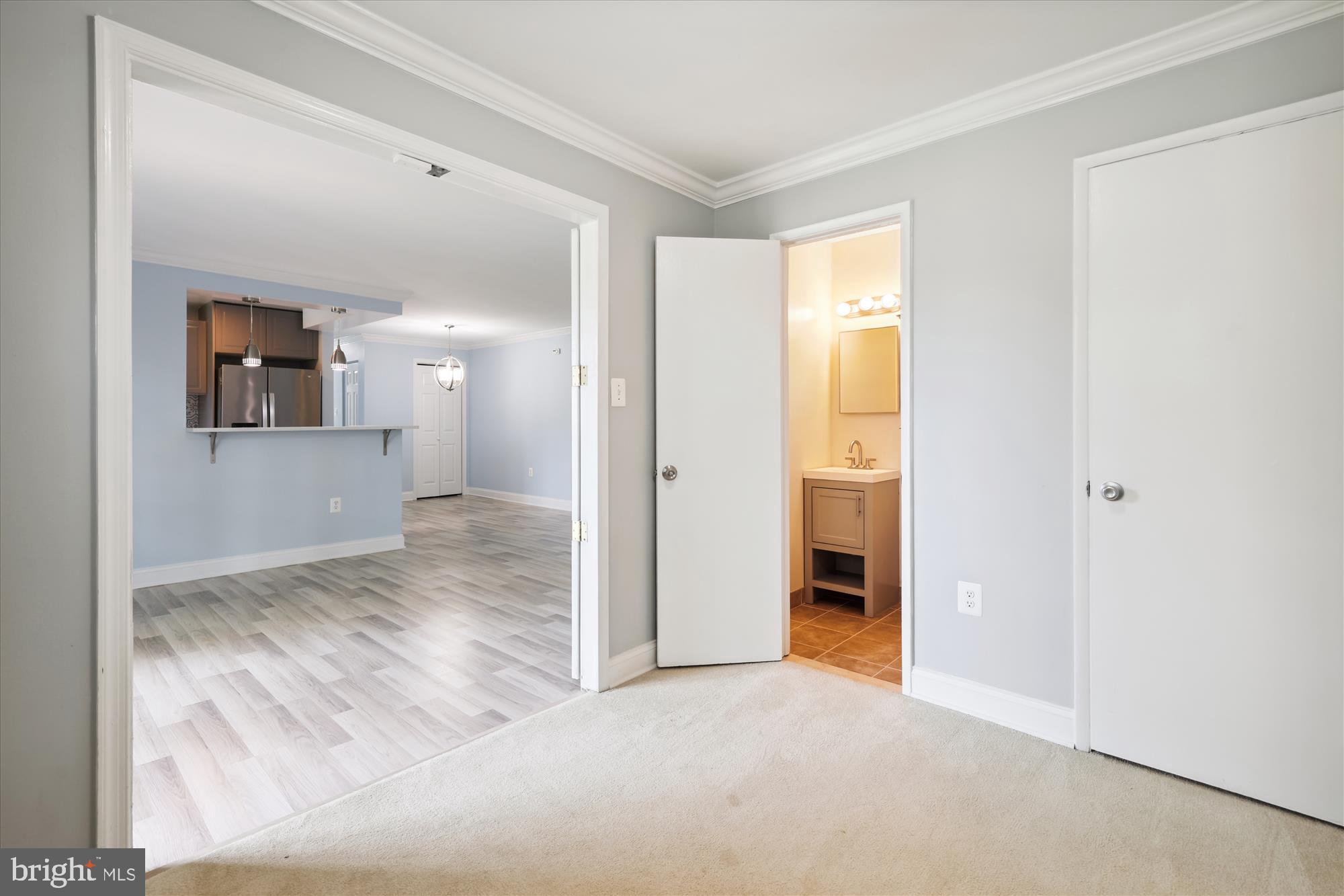 5909 QUANTRELL AVE #203
