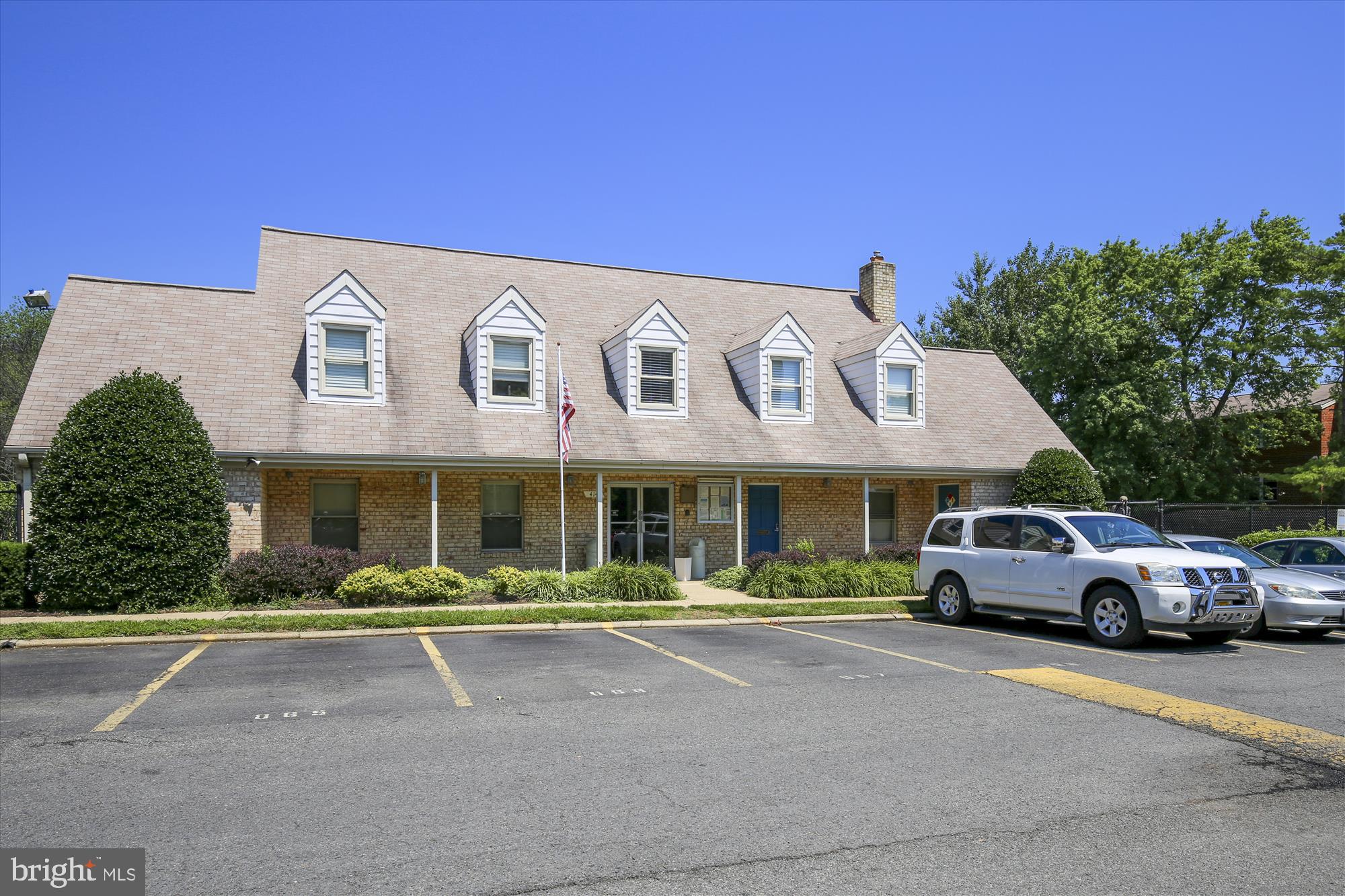 5909 QUANTRELL AVE #203