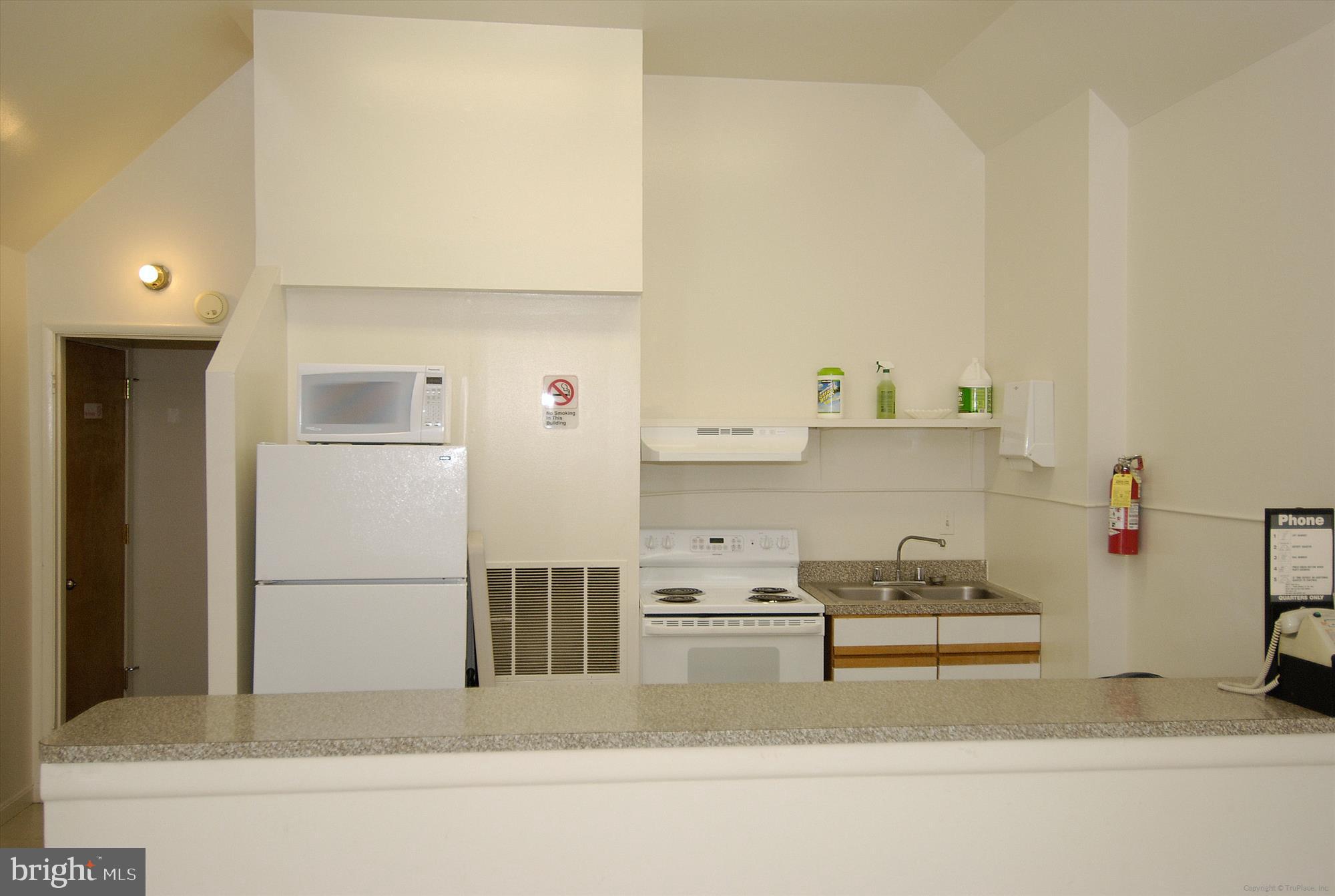 5909 QUANTRELL AVE #203