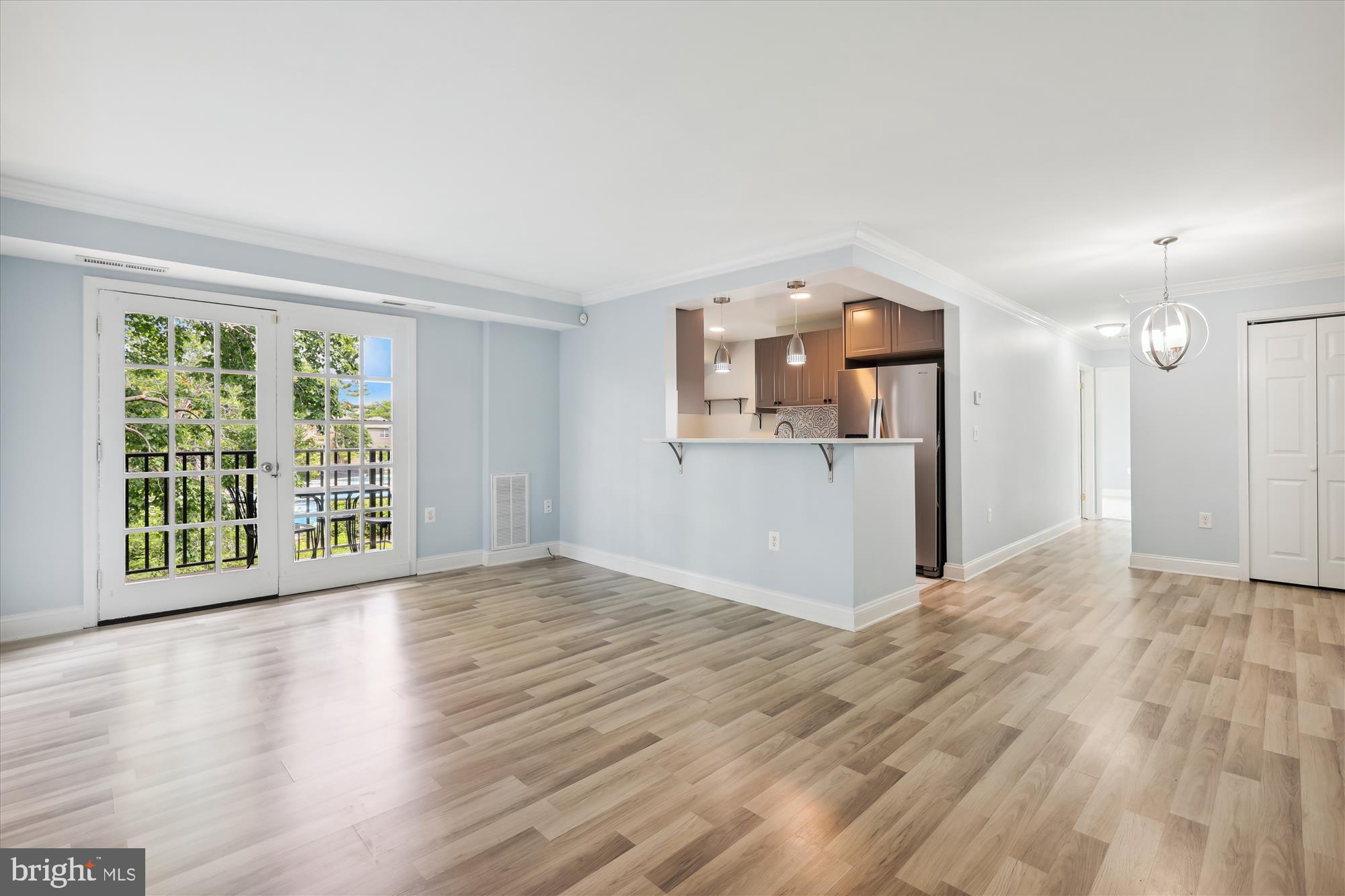 5909 QUANTRELL AVE #203
