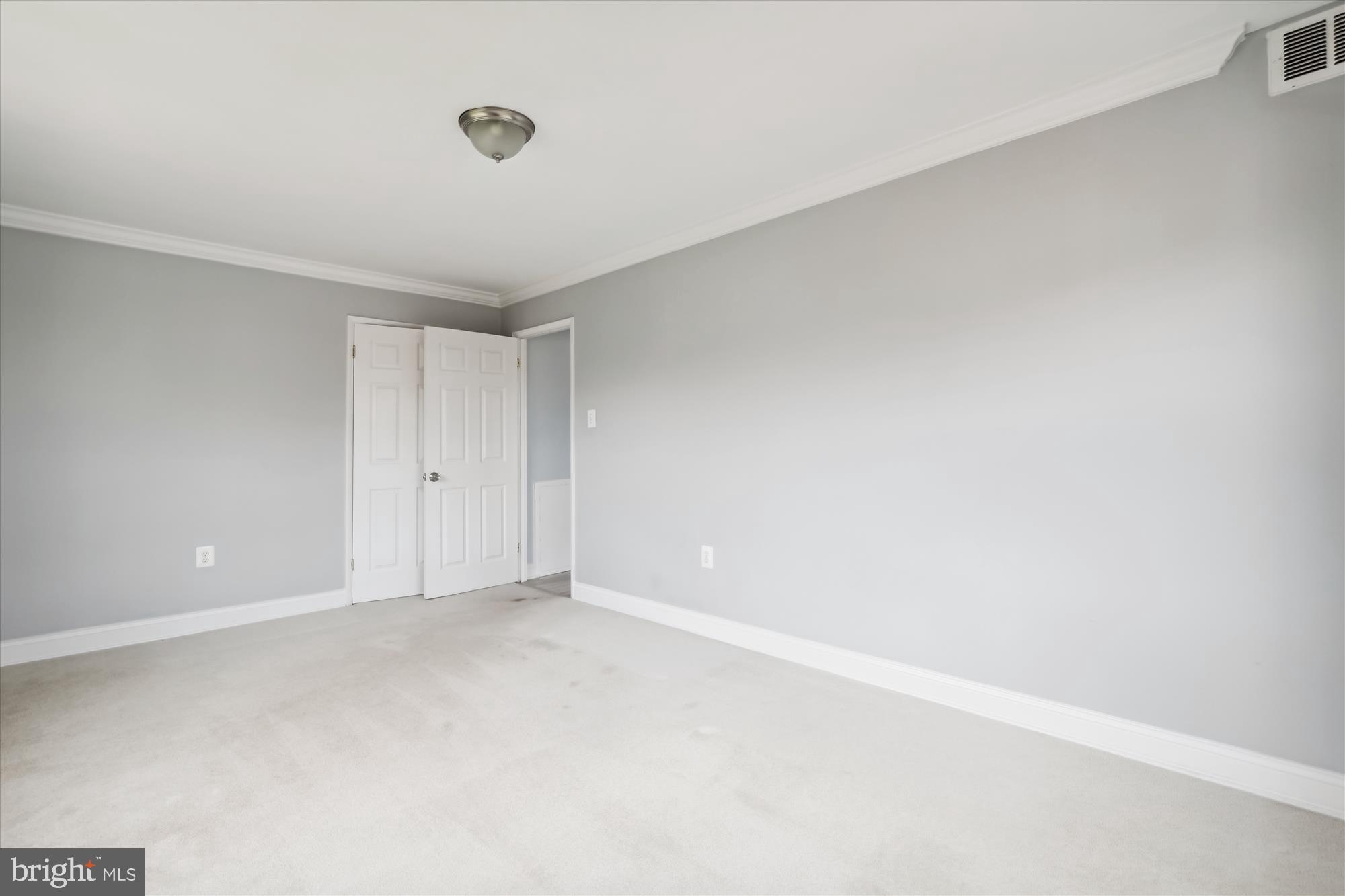 5909 QUANTRELL AVE #203