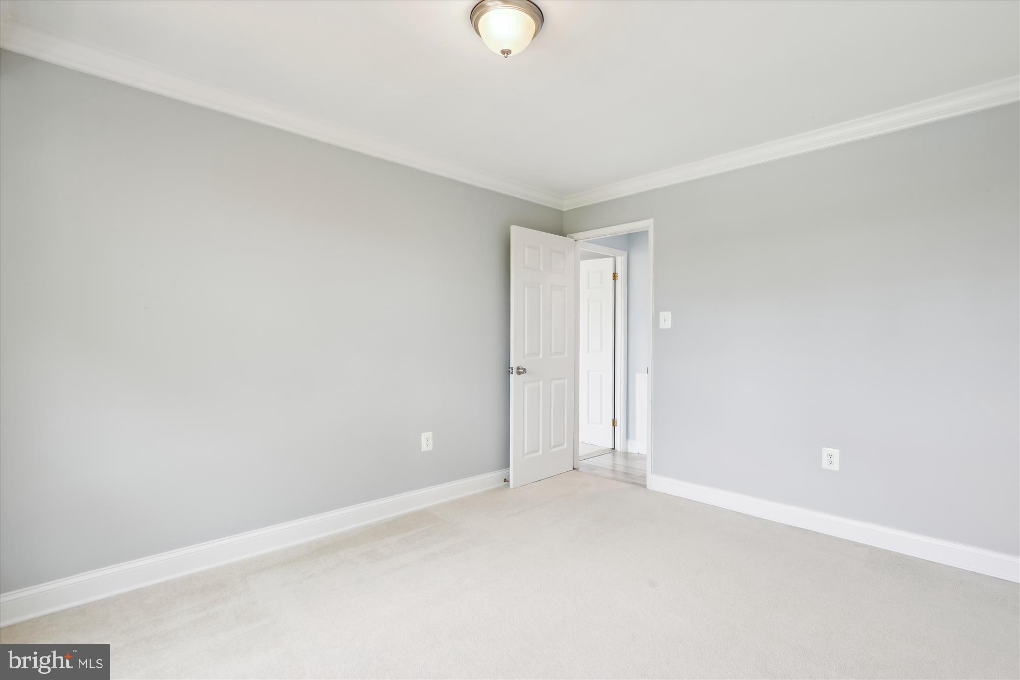 5909 QUANTRELL AVE #203