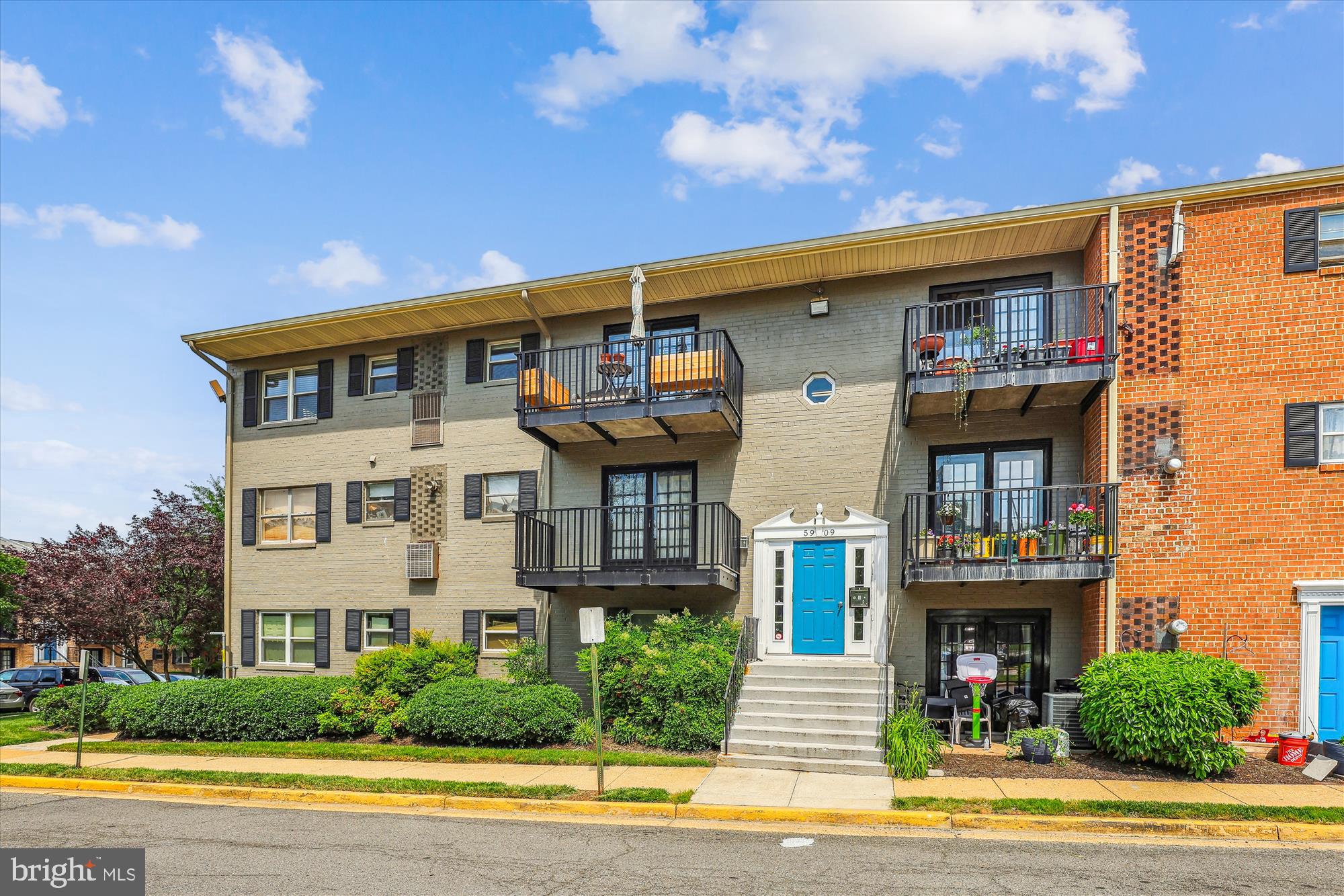 5909 QUANTRELL AVE #203
