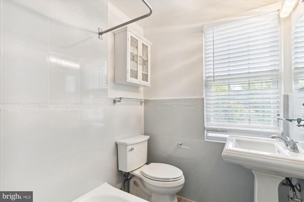 205 E GLEBE RD #E