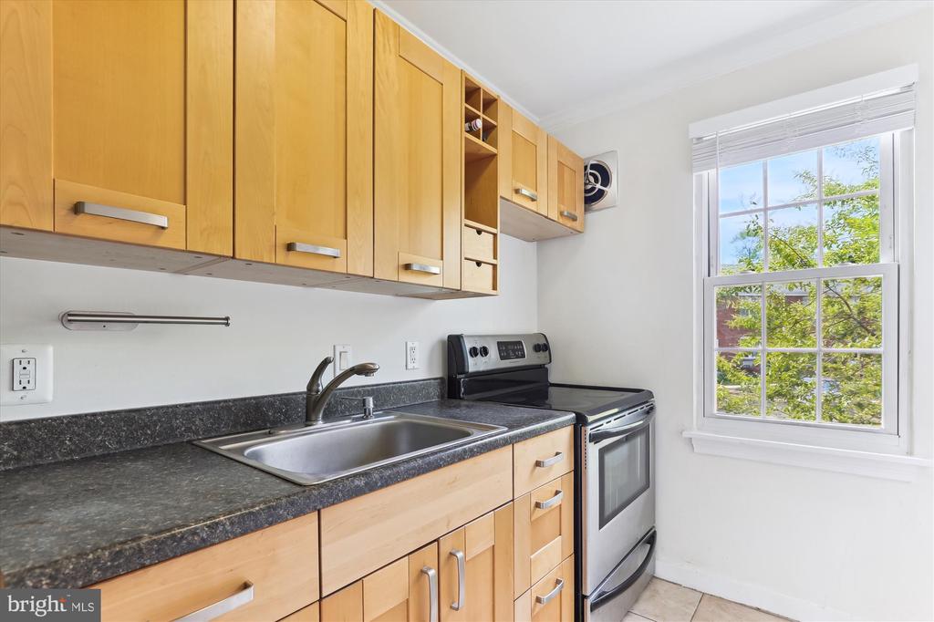 205 E GLEBE RD #E
