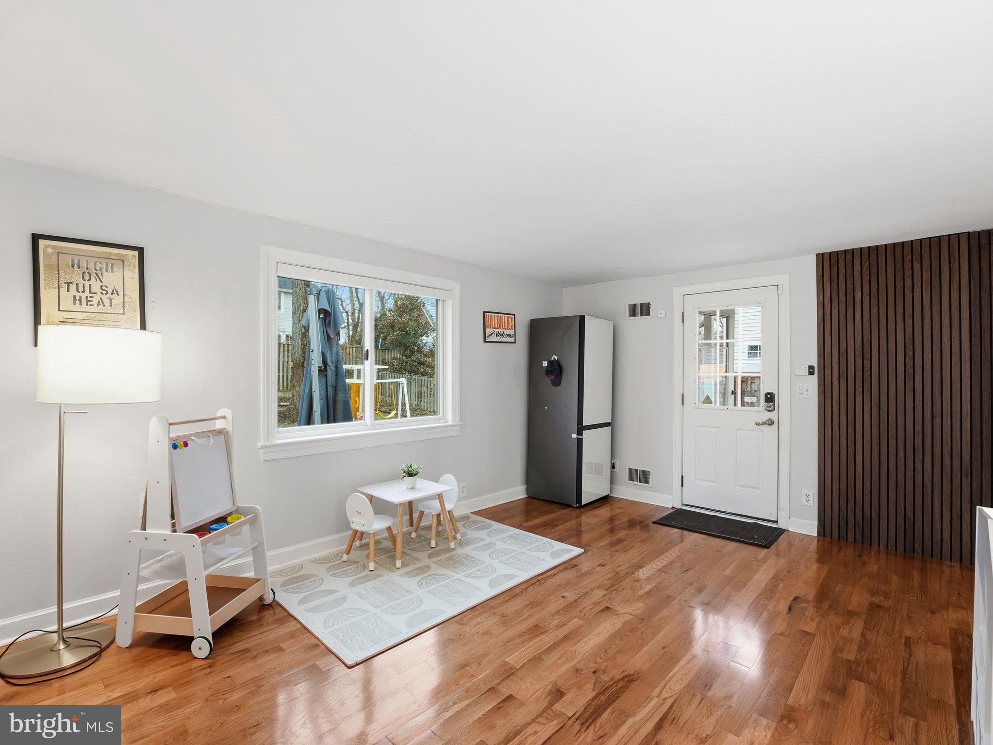 1608 CRESTWOOD DRIVE