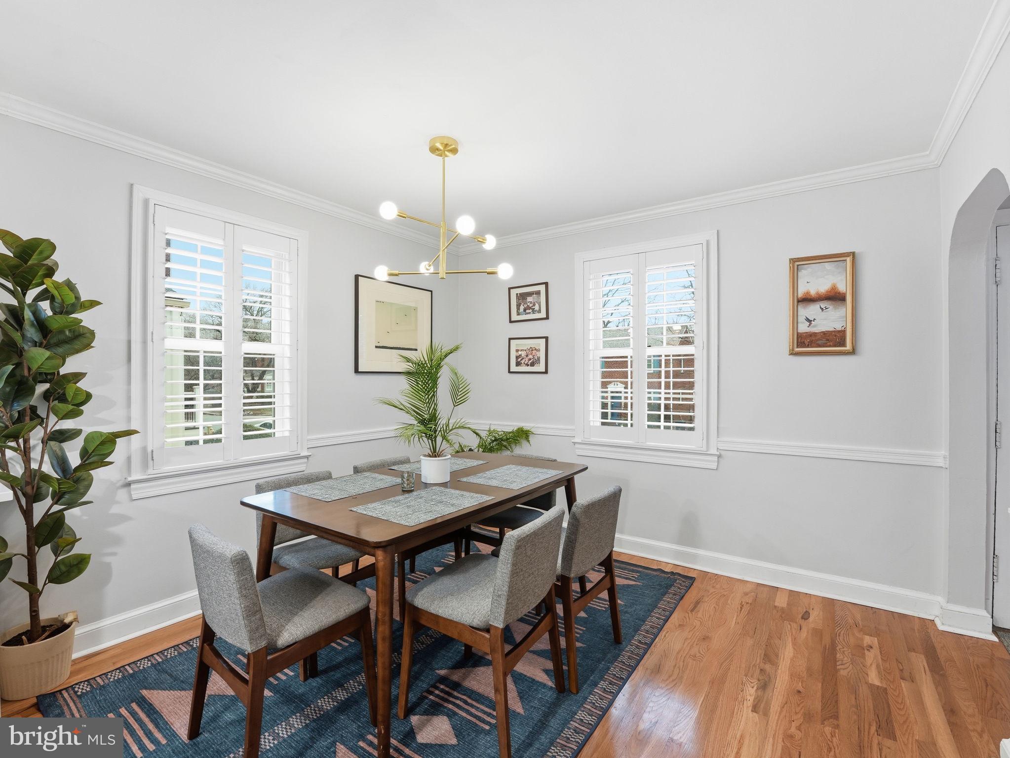 1608 CRESTWOOD DRIVE