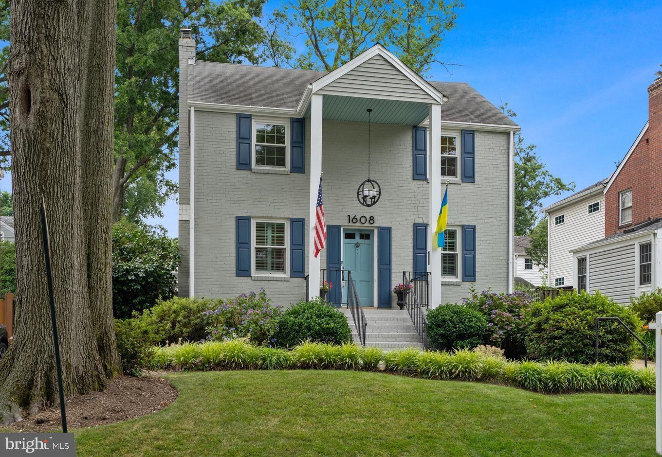 1608 CRESTWOOD DRIVE