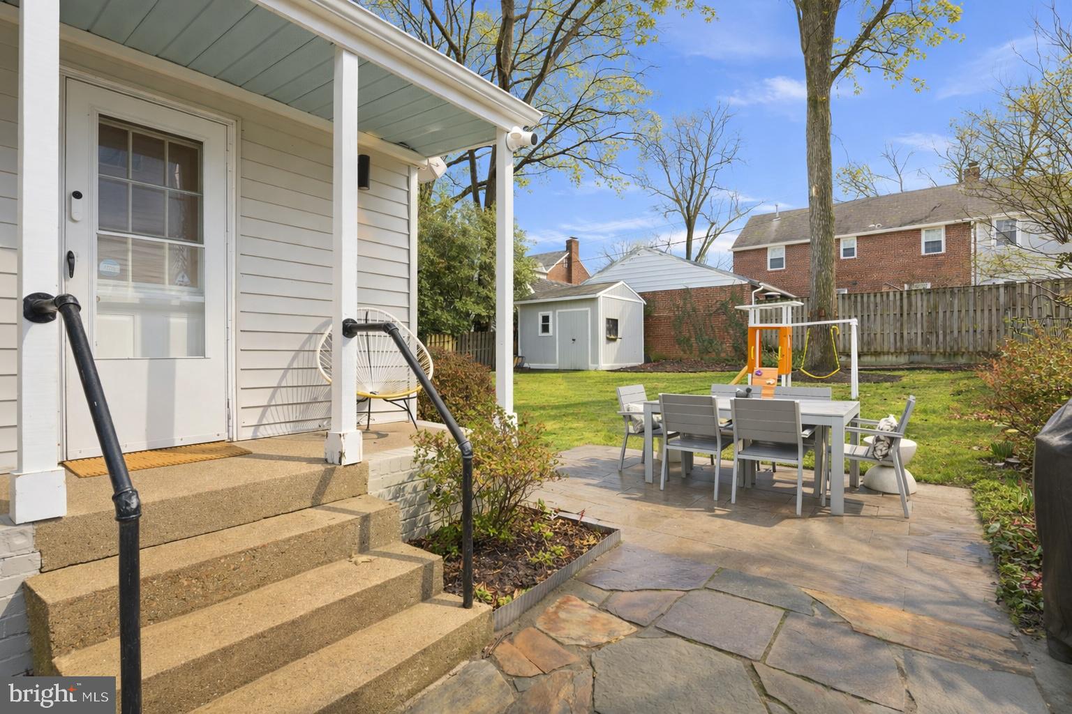 1608 CRESTWOOD DRIVE