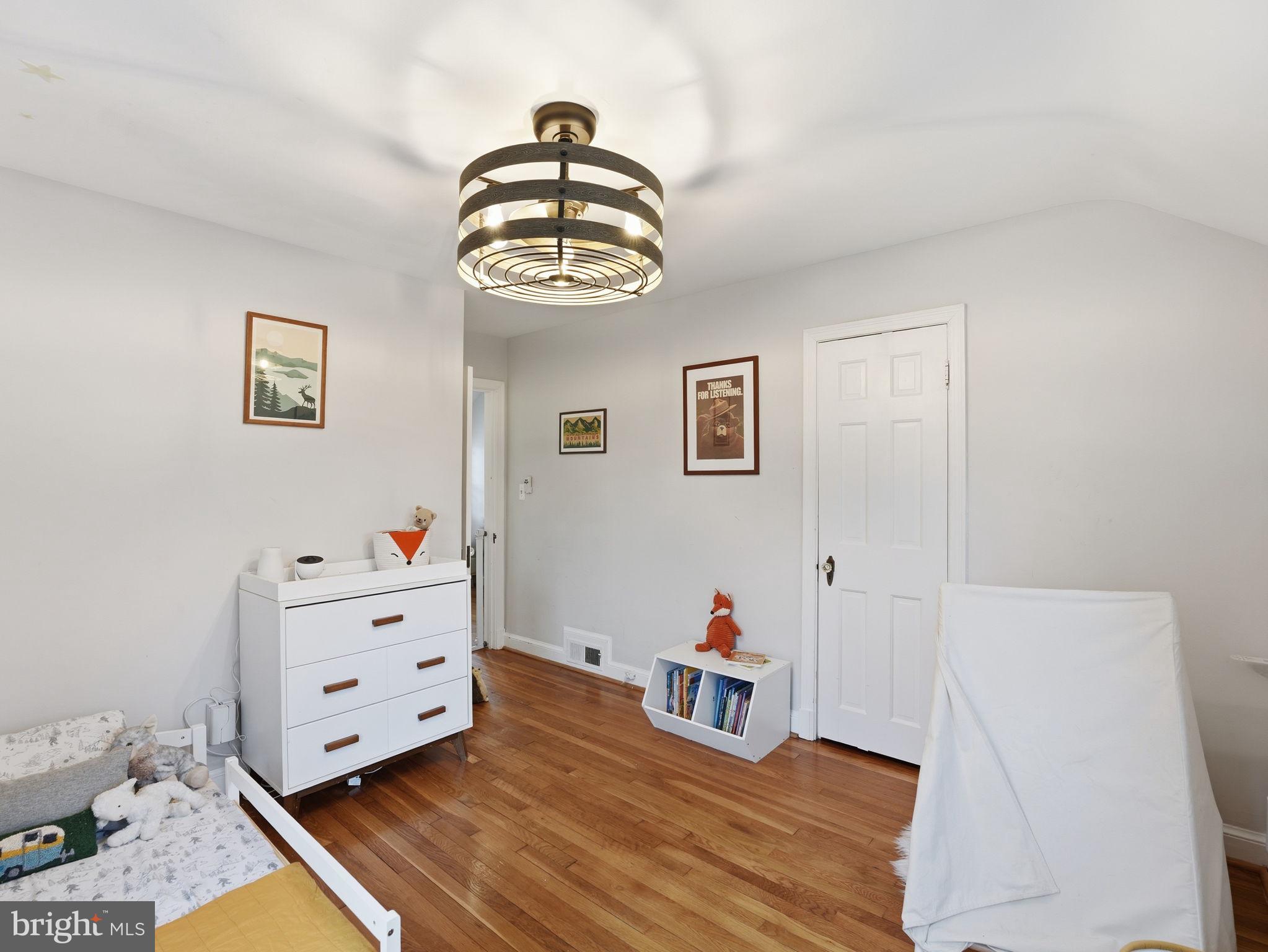 1608 CRESTWOOD DRIVE