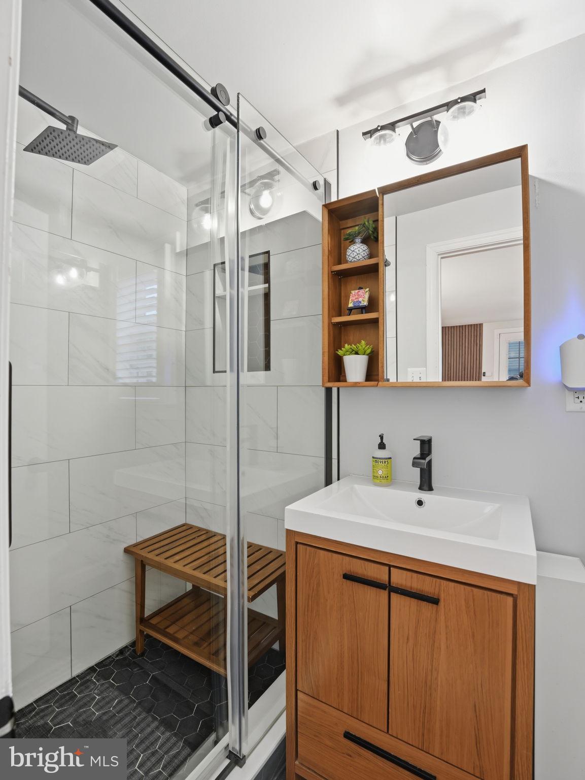 1608 CRESTWOOD DRIVE