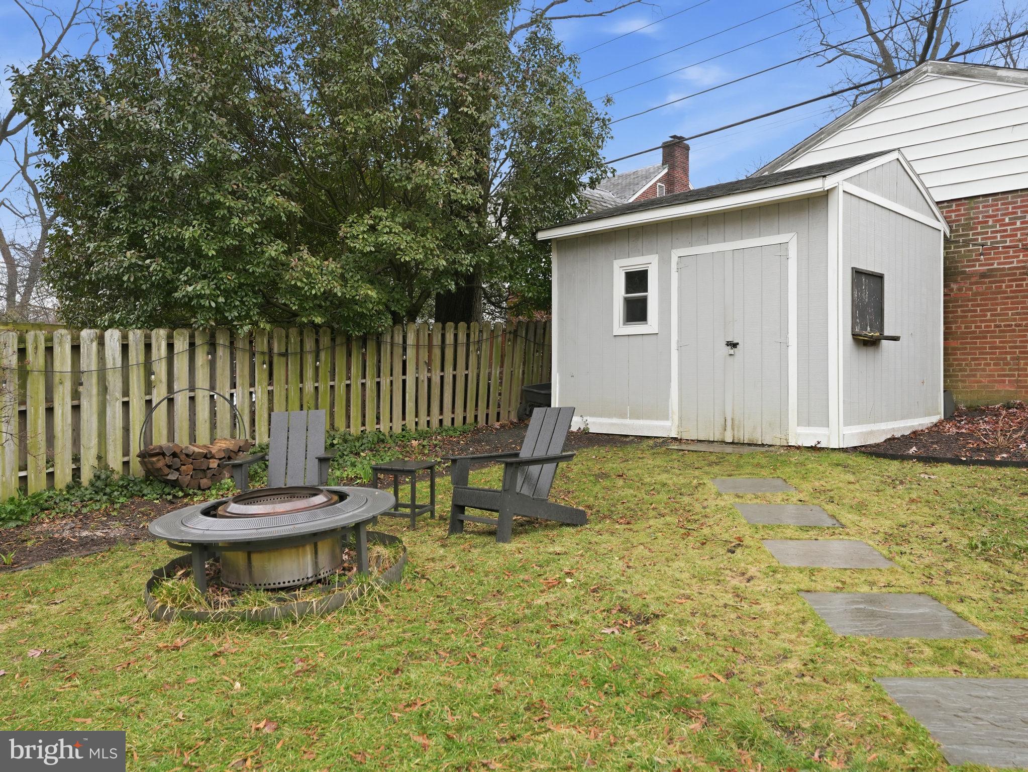 1608 CRESTWOOD DRIVE