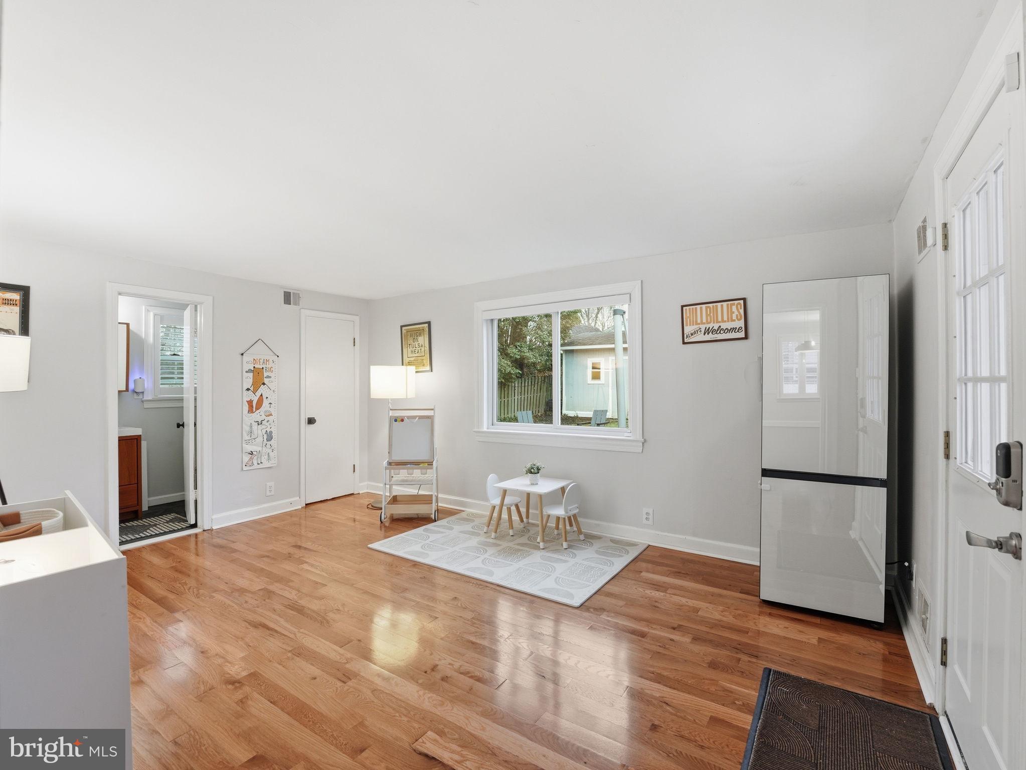 1608 CRESTWOOD DRIVE