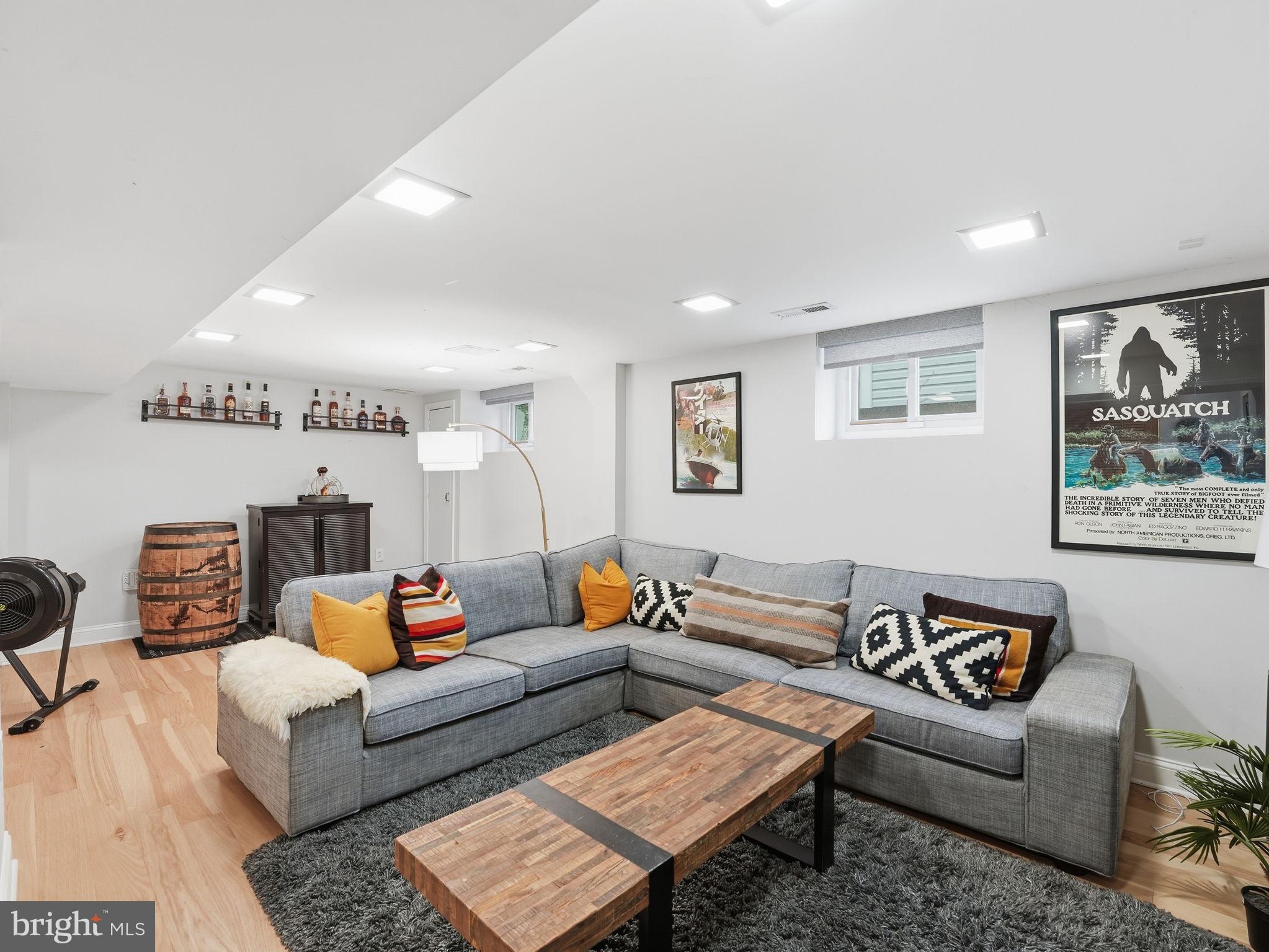 1608 CRESTWOOD DRIVE