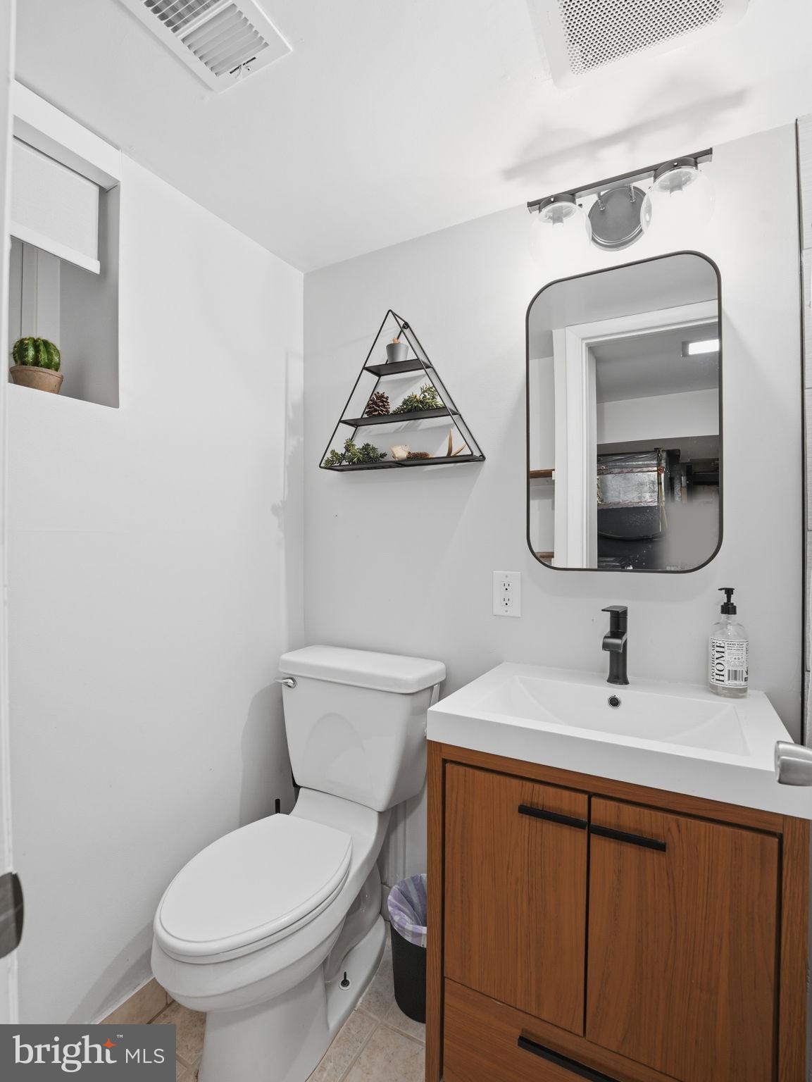 1608 CRESTWOOD DRIVE