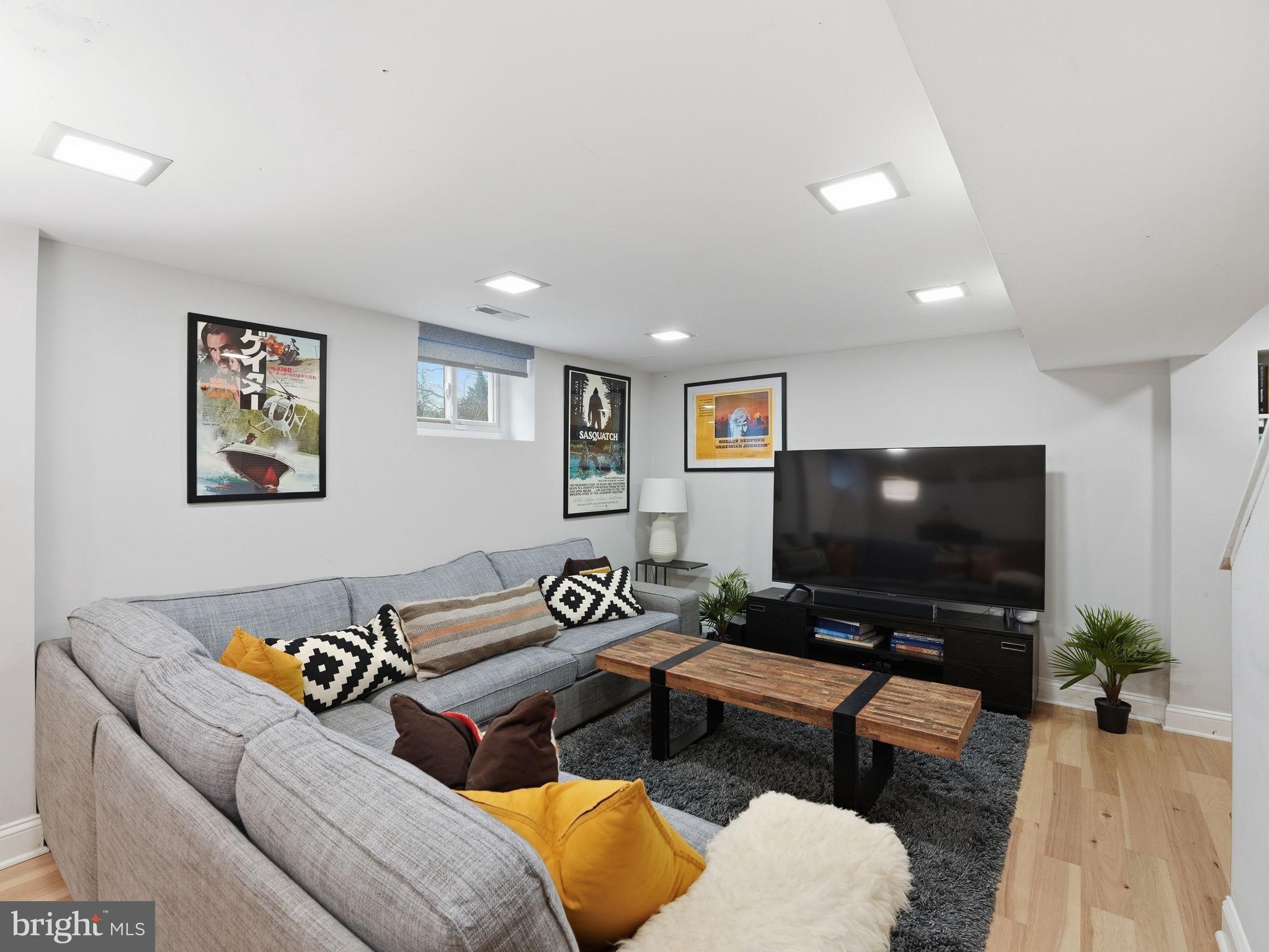 1608 CRESTWOOD DRIVE