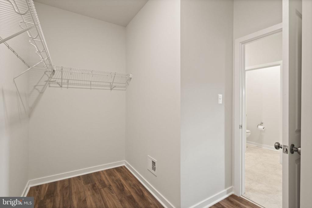 2107 Berwick Dr