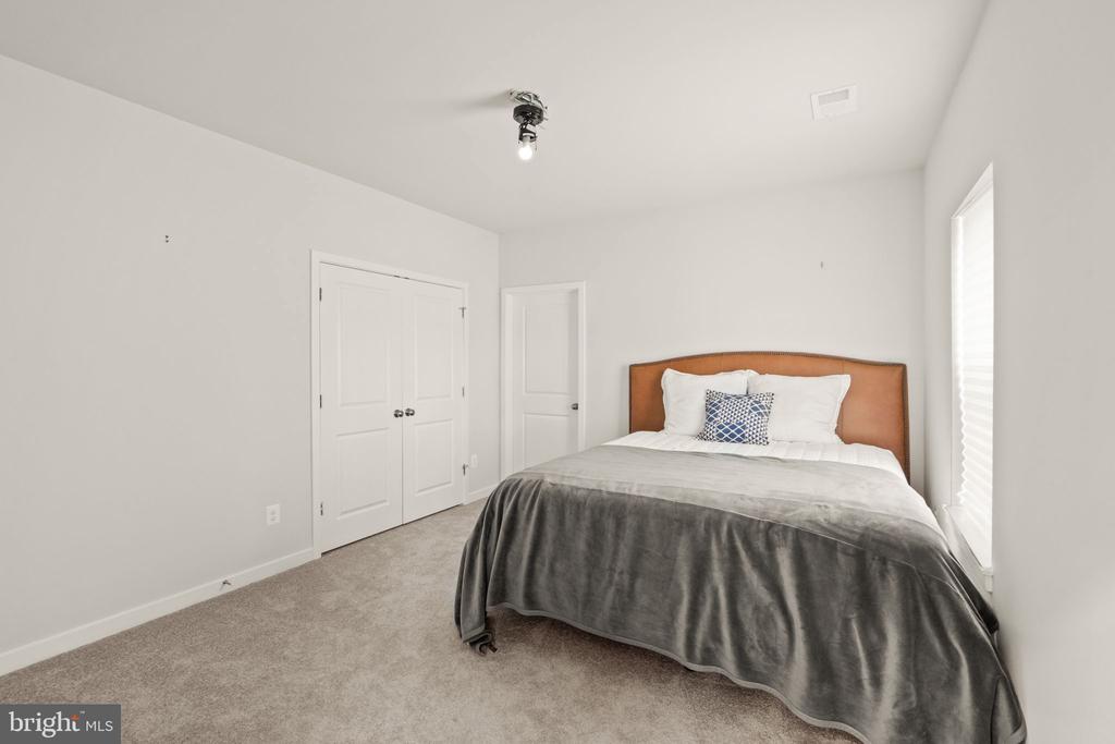 2107 Berwick Dr