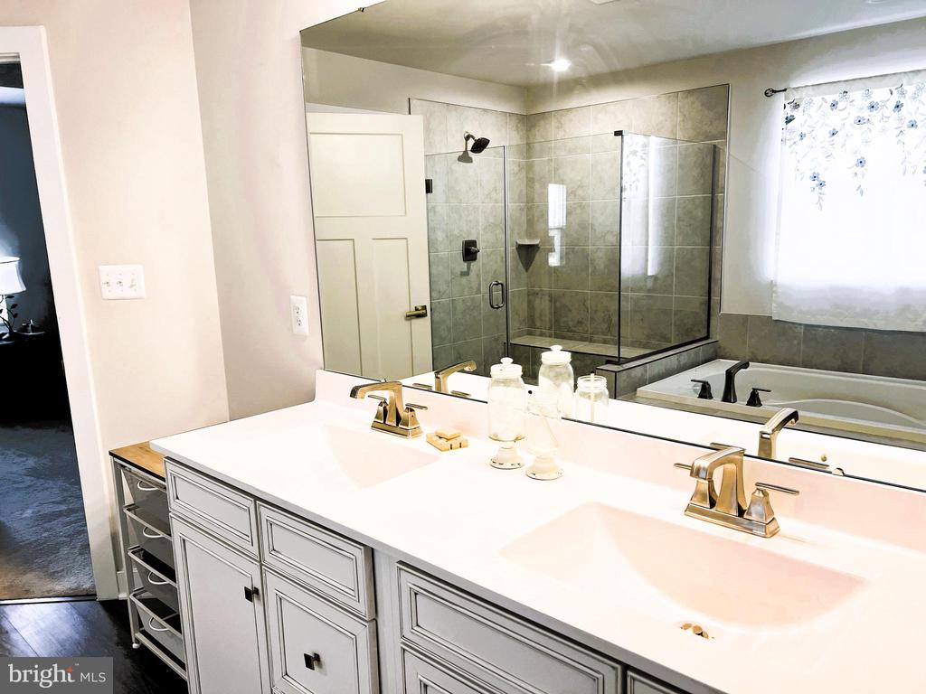 14905 Mapleridge Rd