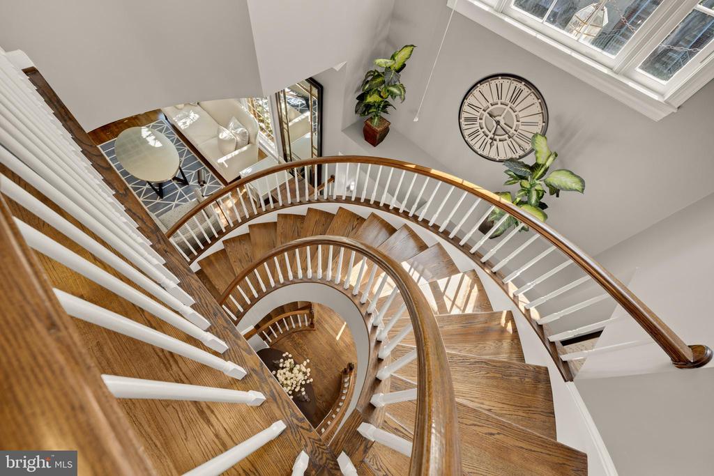 139 REES PLACE