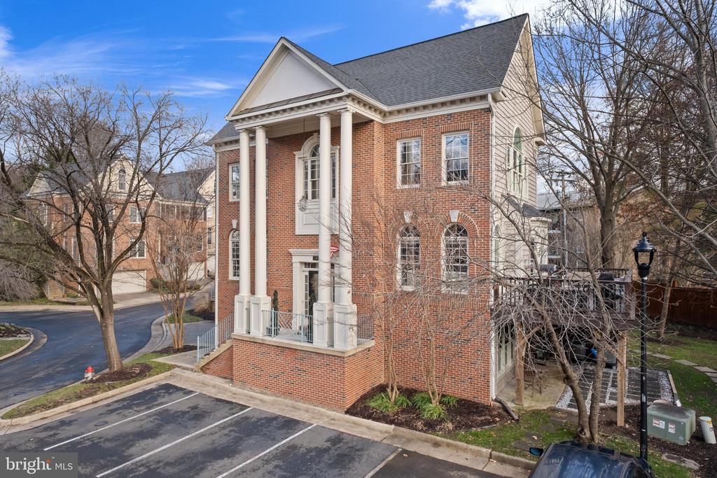 139 REES PLACE