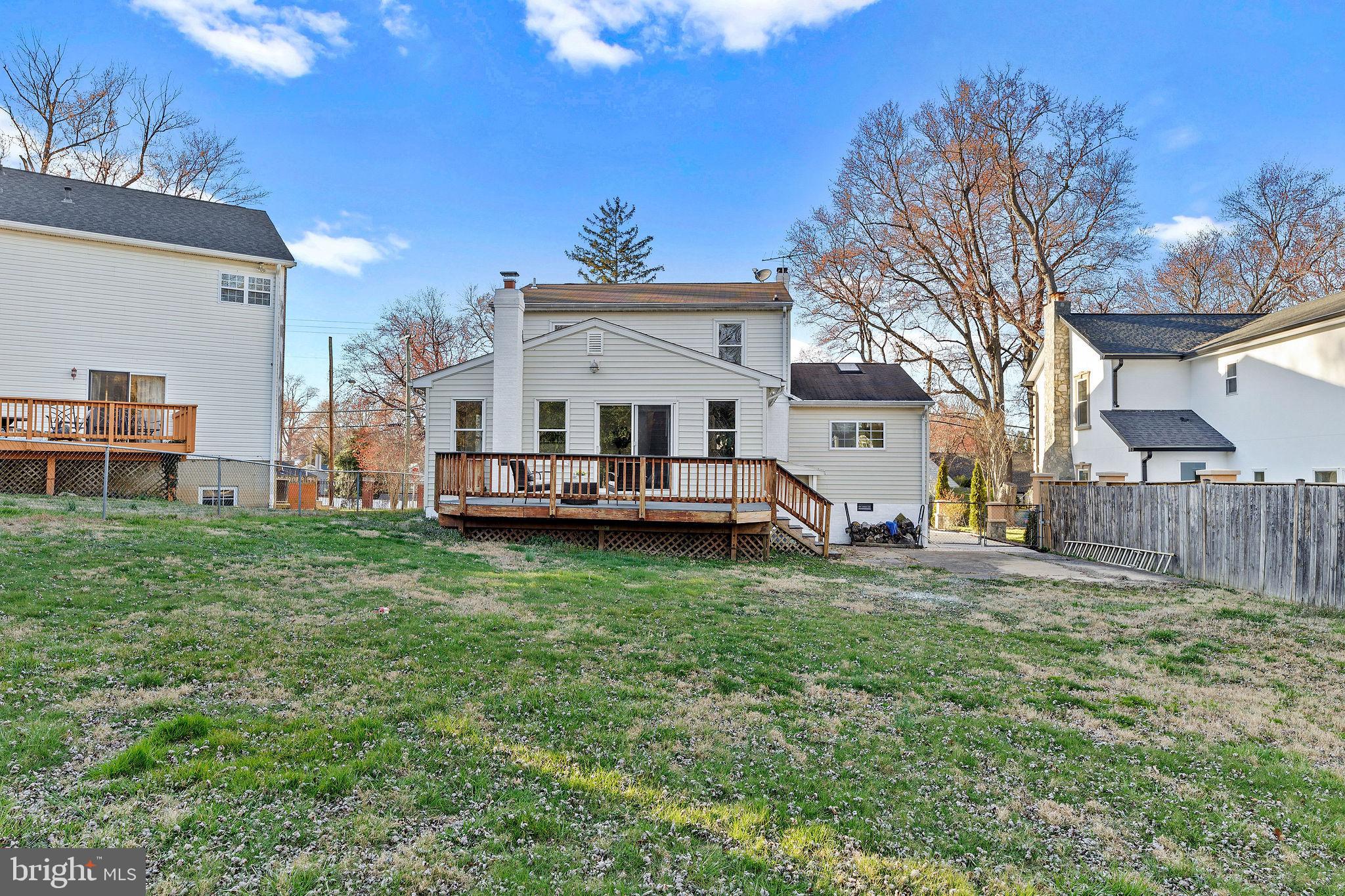 10131 Dwight Ave