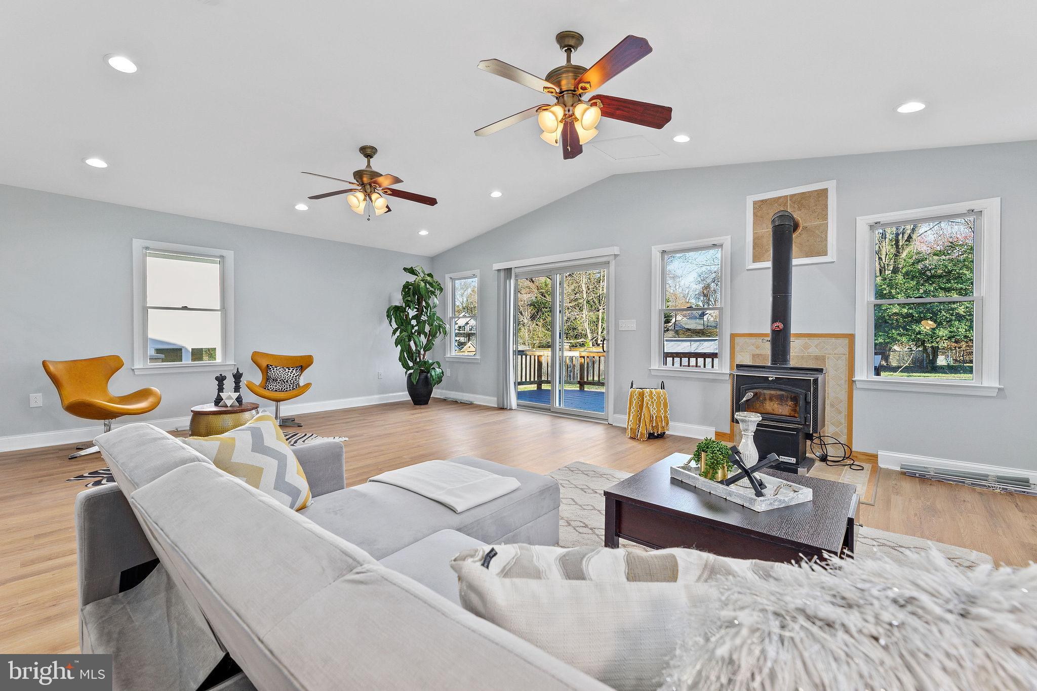 10131 Dwight Ave