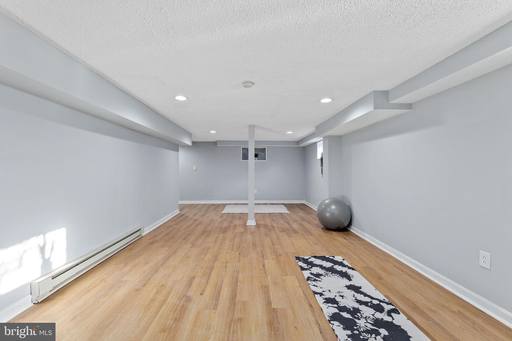 10131 Dwight Ave