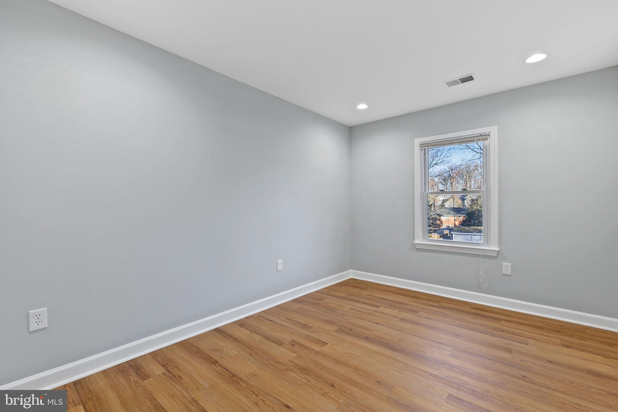 10131 Dwight Ave