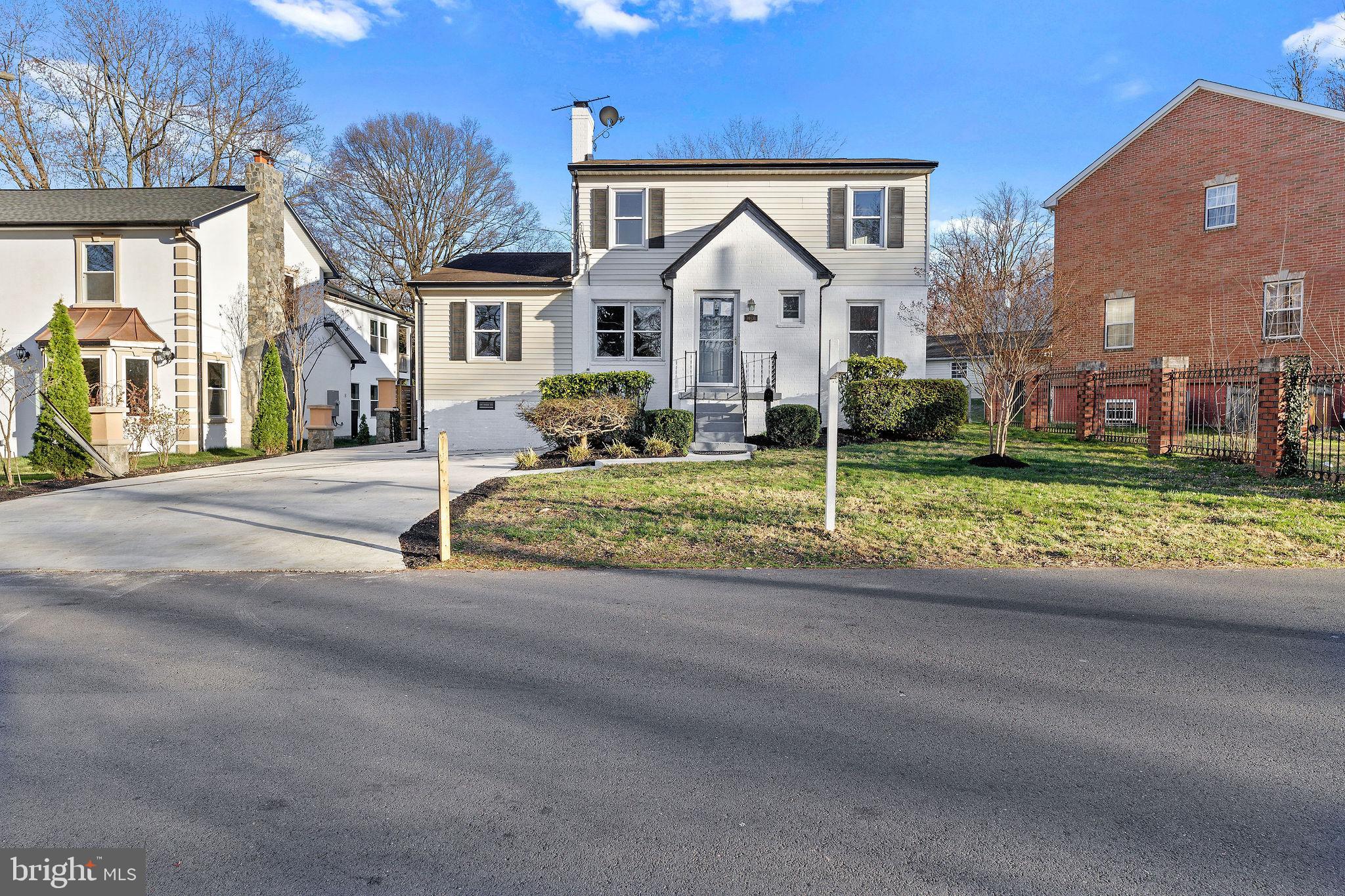 10131 Dwight Ave