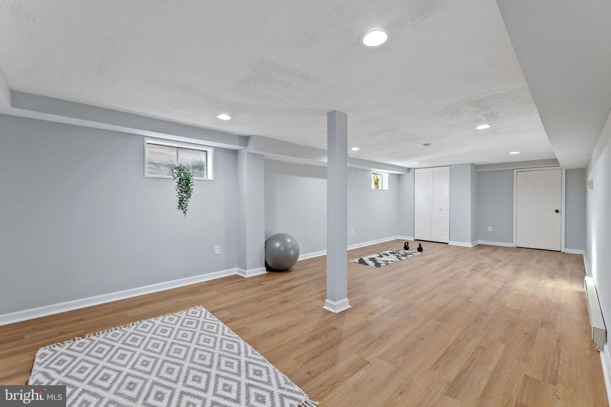 10131 Dwight Ave