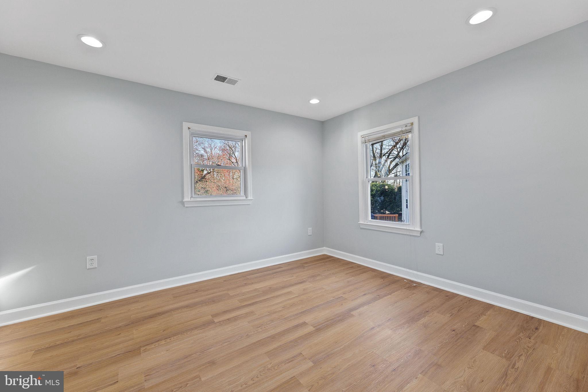 10131 Dwight Ave