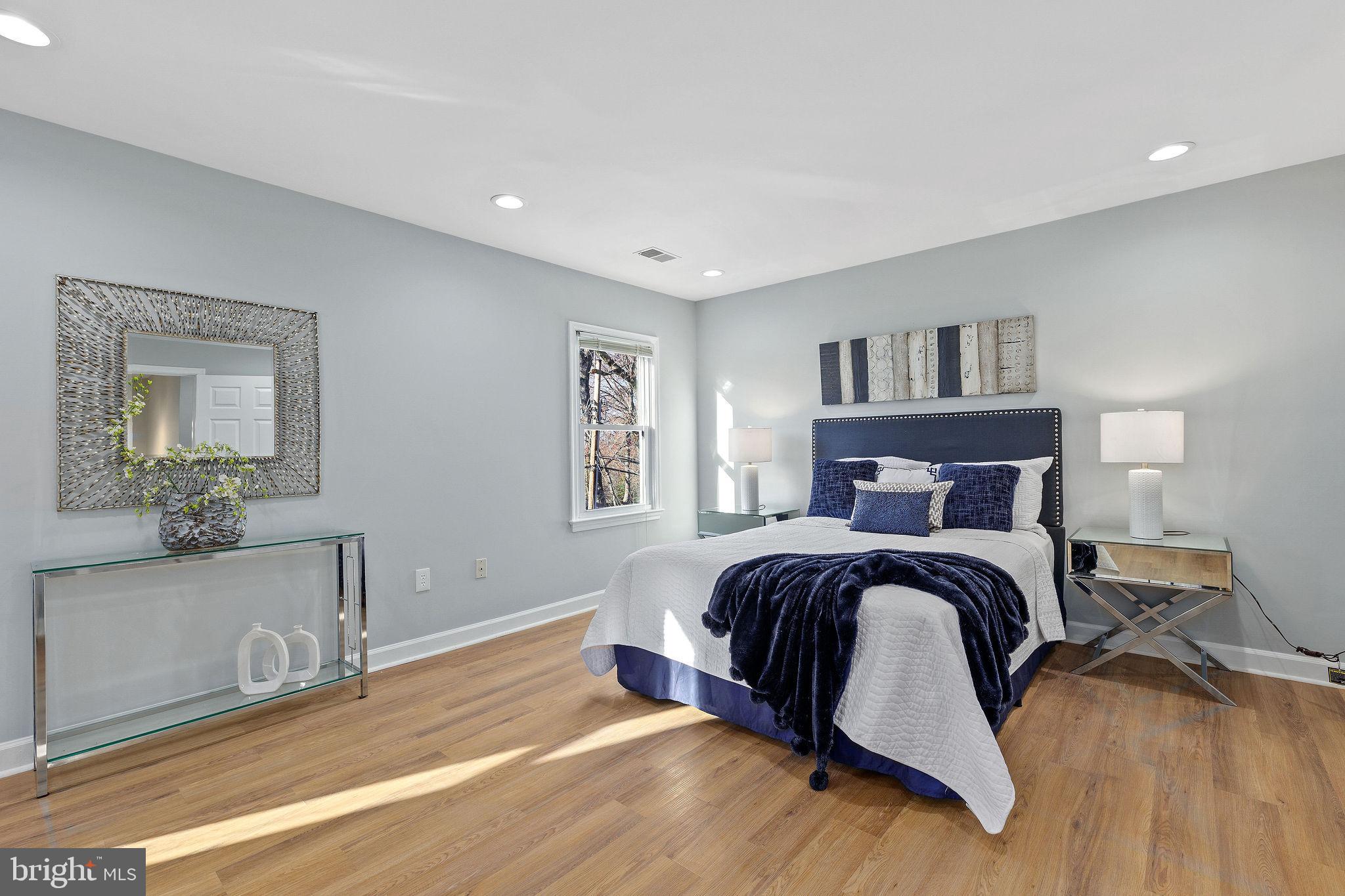 10131 Dwight Ave