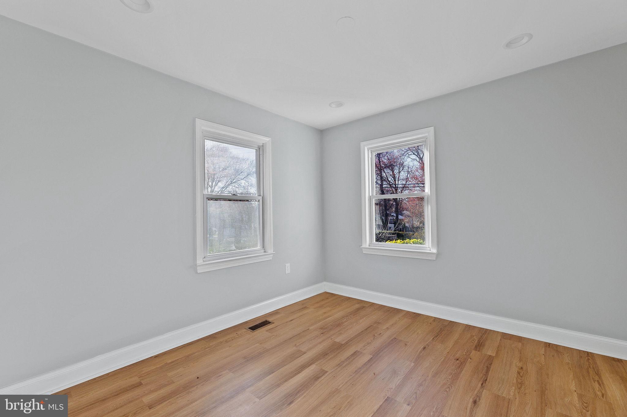 10131 Dwight Ave