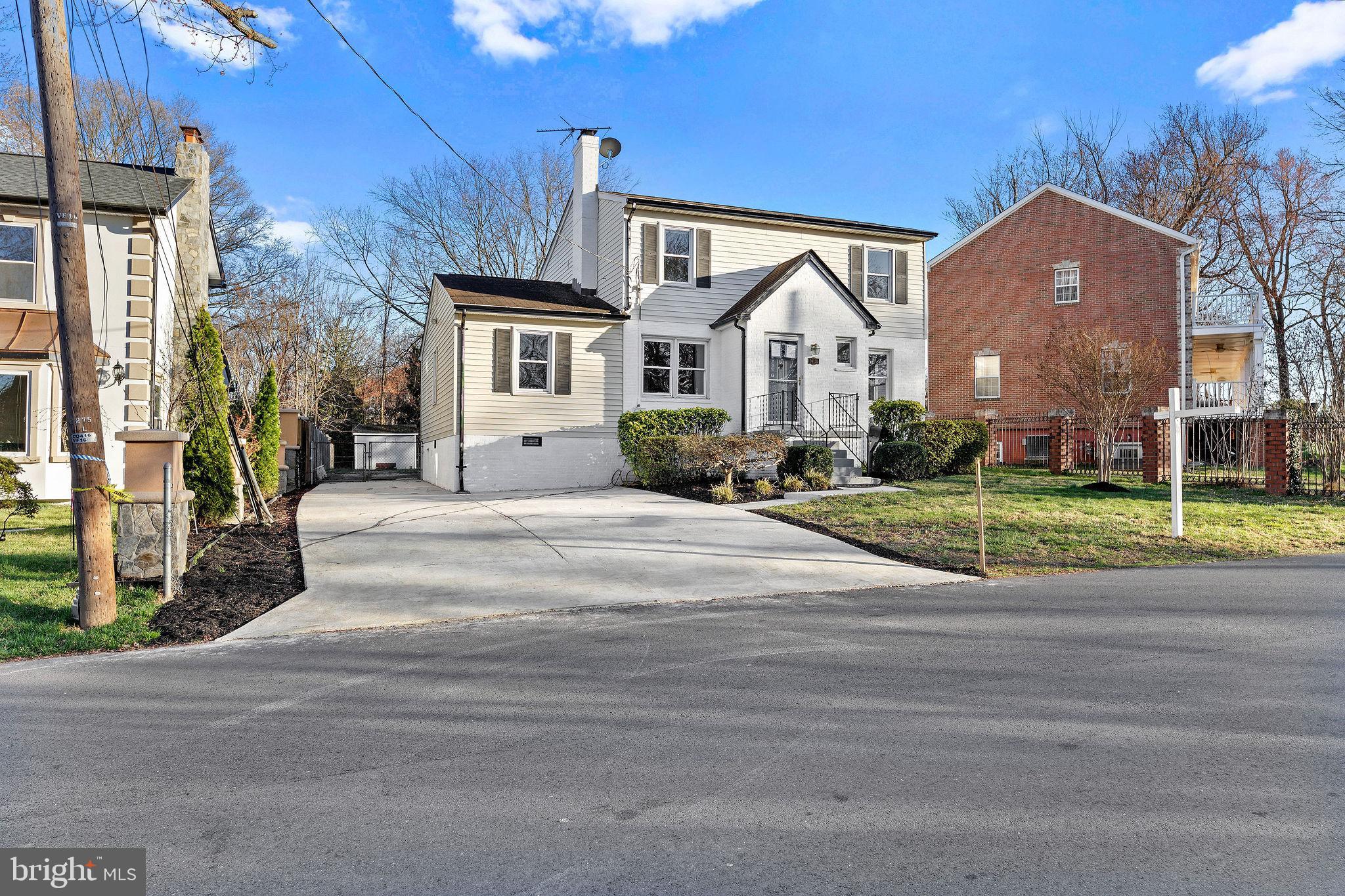 10131 Dwight Ave