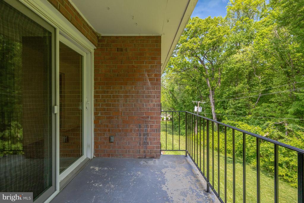 3915 Lyndhurst Dr #303