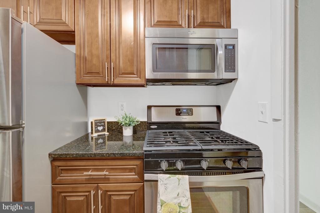 3915 Lyndhurst Dr #303