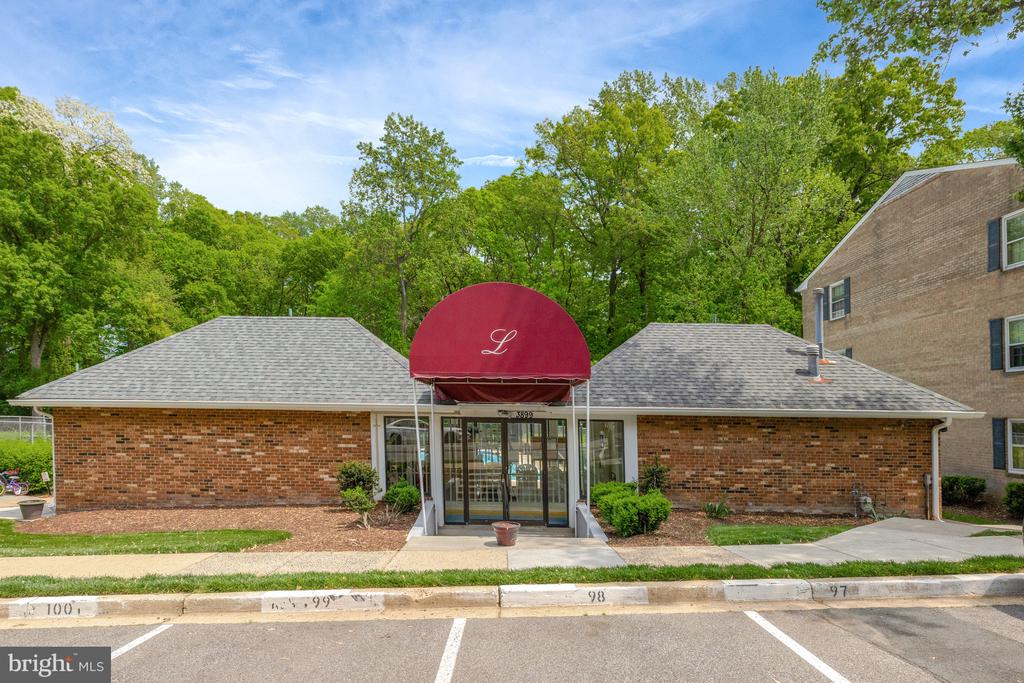 3915 Lyndhurst Dr #303