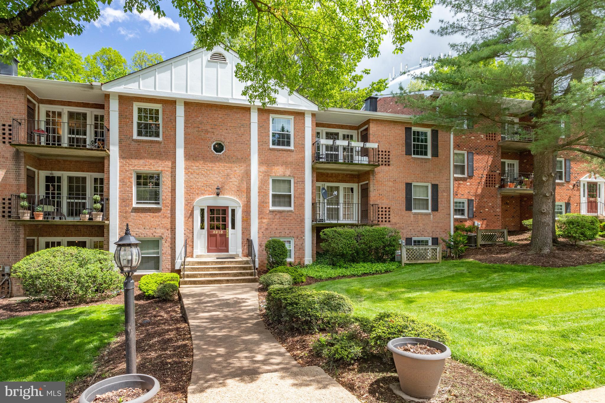 3915 Lyndhurst Dr #303