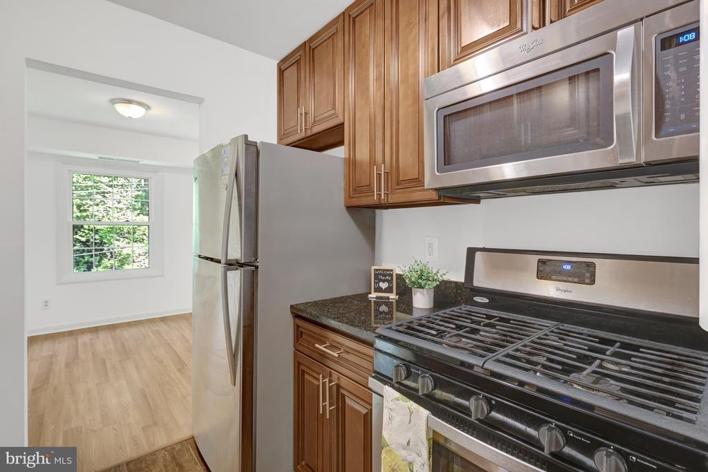 3915 Lyndhurst Dr #303
